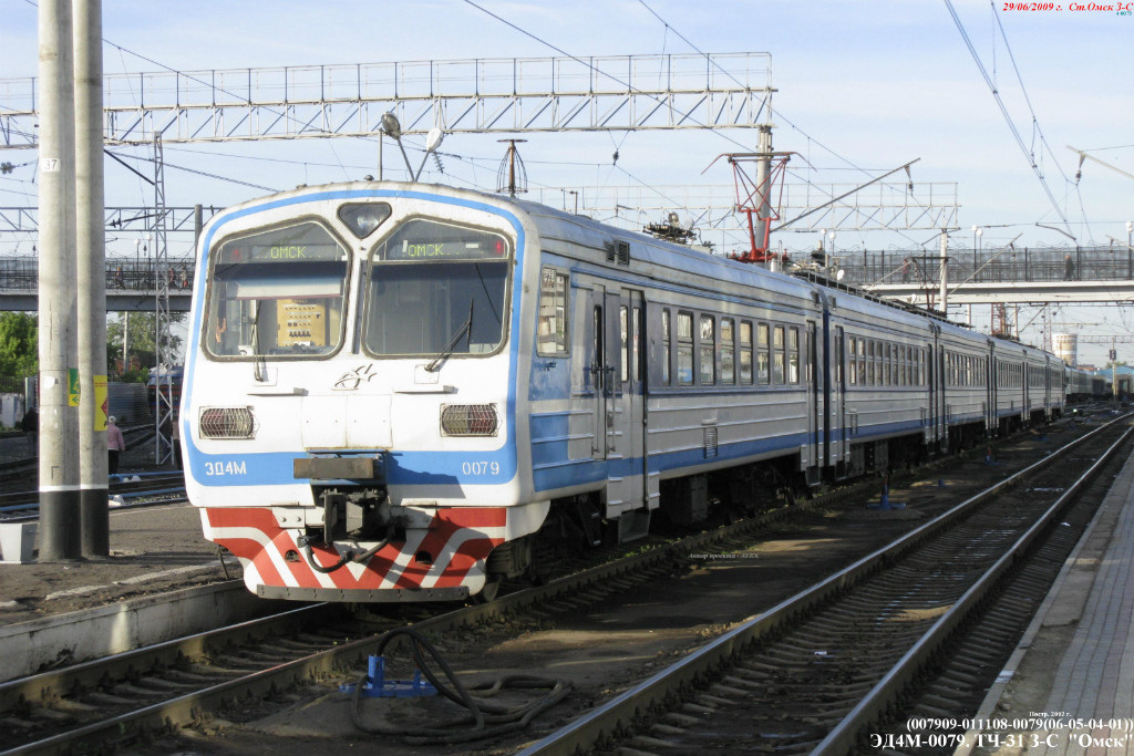 Пригородные электрички хабаровск. Эд4м 0079. Эд4мкм. Японская Пригородная электричка. Электричка 2009.